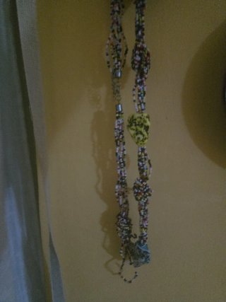 Collana da donna multicolor con ciondolo giallo