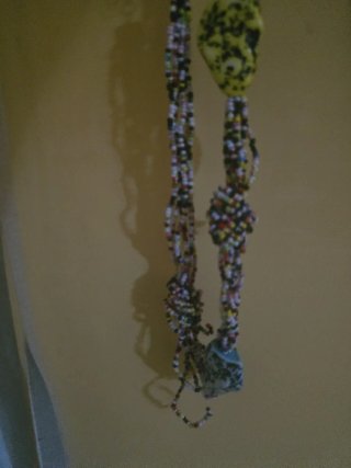 Collana da donna multicolor con ciondolo giallo