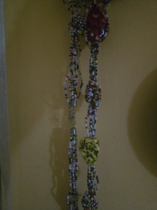 Collana da donna multicolor con ciondolo giallo
