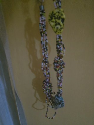 Collana da donna multicolor con ciondolo giallo