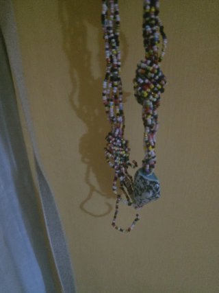 Collana da donna multicolor con ciondolo giallo