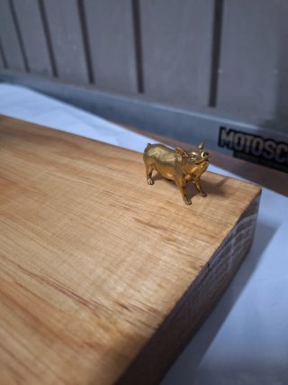 Jamonero profesional y madera artesanal a mano