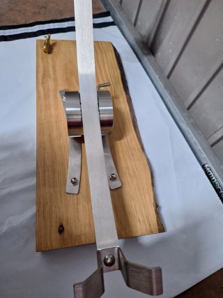 Jamonero profesional y madera artesanal a mano