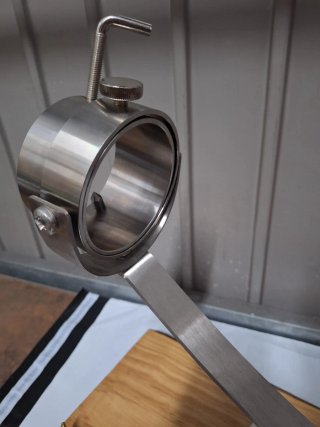 Jamonero profesional y madera artesanal a mano