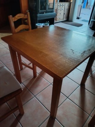 Mesas y sillas de madera para restaurante