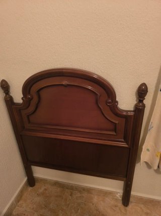 Cabecero de madera estilo clásico