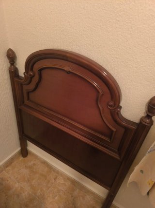 Cabecero de madera estilo clásico