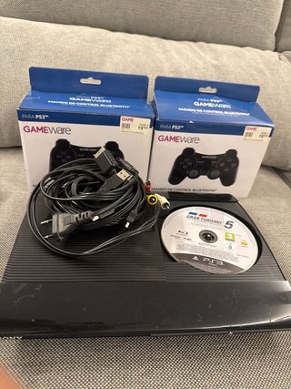 Console PS3 con 2 controller e cavi