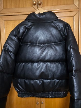 Cazadora acolchada efecto piel Bershka