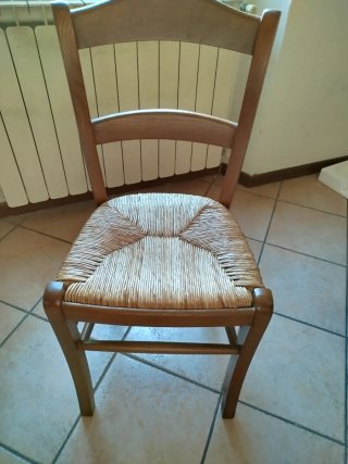 2 sedie in legno con seduta in paglia