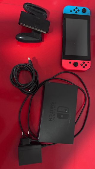 Nintendo Switch + 8 juegos y accesorios