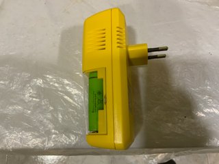 Cargador Pilas Okkaido con 2 Baterías Recargables