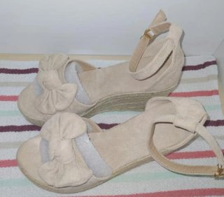 Sandalias cuña verano lazo beige