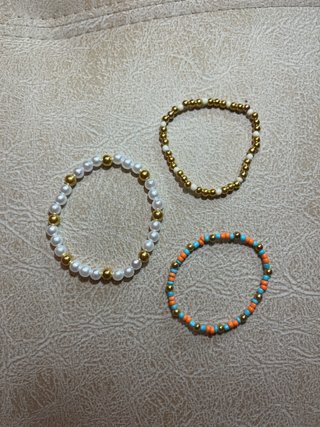 Pulseras elásticas hechas a mano