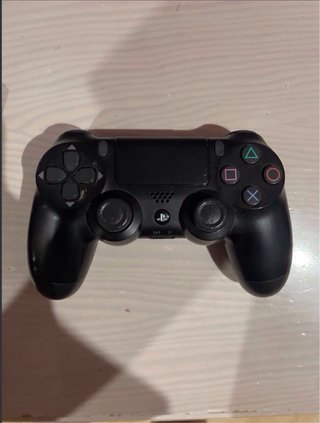 Consola PS4 (PlayStation 4) Negra + 4 Juegos