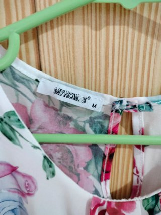 Blusa floral manga corta talla M