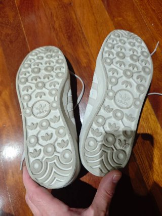 Adidas 44,puestas 6 horas ,las vendo x lesión pie