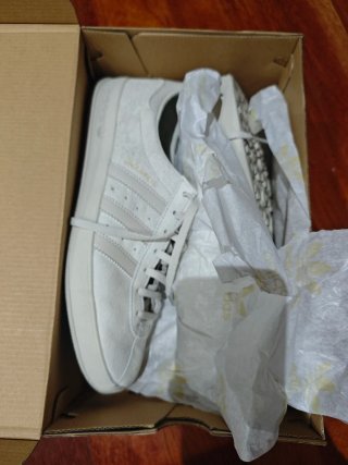 Adidas 44,puestas 6 horas ,las vendo x lesión pie