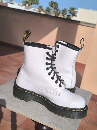 Botas Dr. Martens charol blanco n 38 suela gruesa