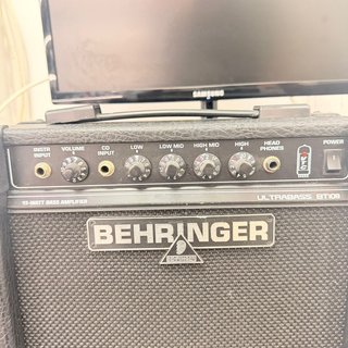 Amplificador Guitarra Behringer Ultrabass BT108 Amplificador
