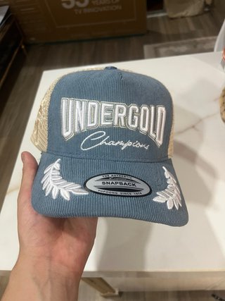 Gorra Undergold Champions Azul y Beige