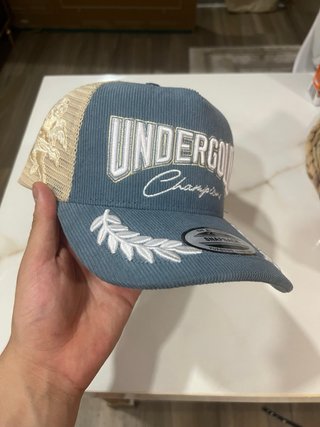 Gorra Undergold Champions Azul y Beige