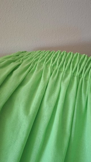 Cortina verde de tela