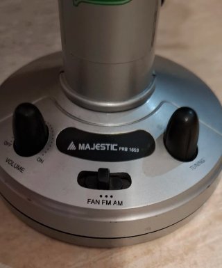 Ventilador y Radio Majestic a Pilas