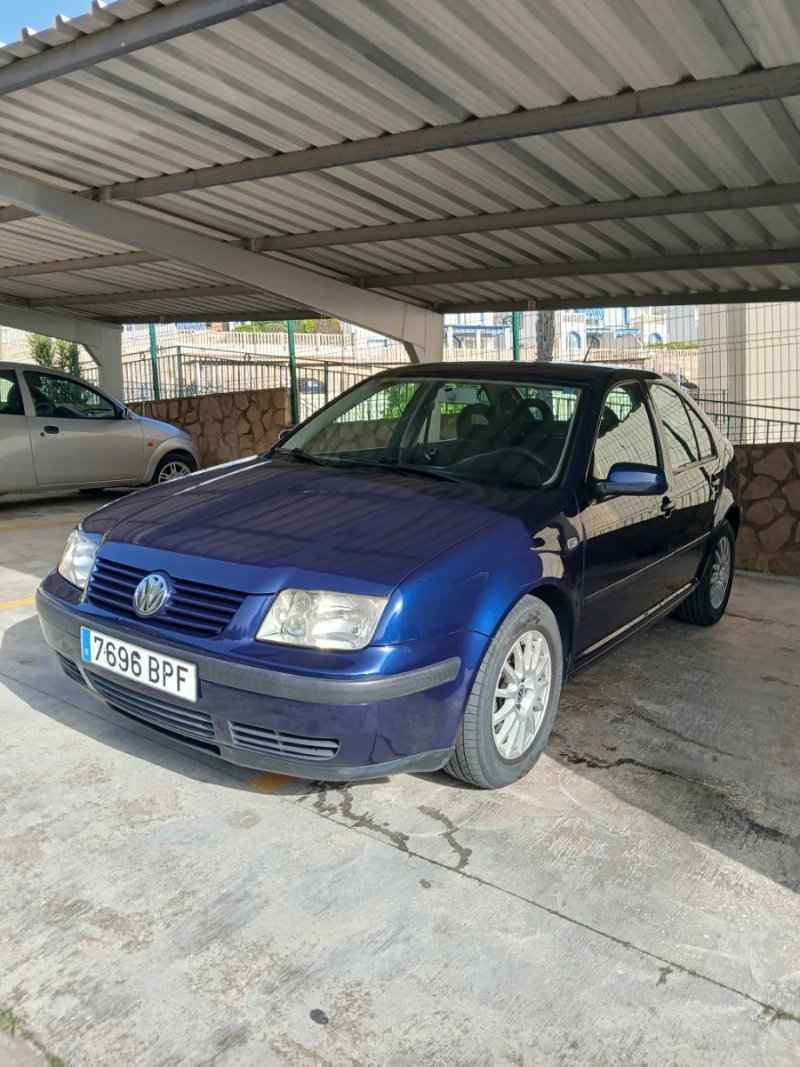 Volkswagen Bora 2001 - foto 1