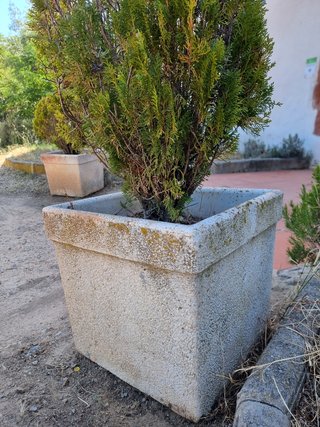 2 Jardineras piedra lavada cuadrada