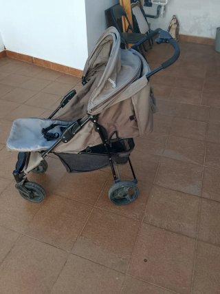 Carro de bebé con capota