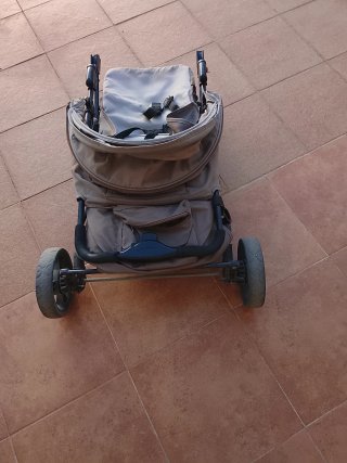 Carro de bebé con capota
