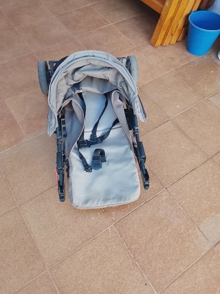 Carro de bebé con capota