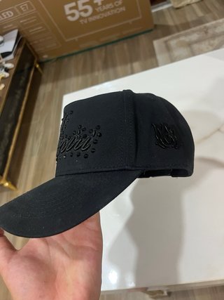 Gorra Amiri Negra con Pedrería