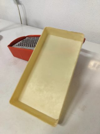 Grattugia porta rotolo Scottex arancione