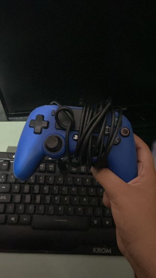 PS4 Slim 1TB + 2 Mandos + 2 Juegos