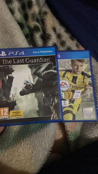 PS4 Slim 1TB + 2 Mandos + 2 Juegos