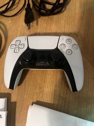 PS5 1TB + 2 Giochi (Assassin's Creed, GTA)