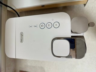 Cafetera Nespresso De'Longhi con espumador