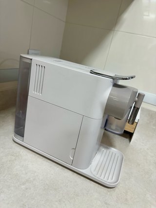 Cafetera Nespresso De'Longhi con espumador