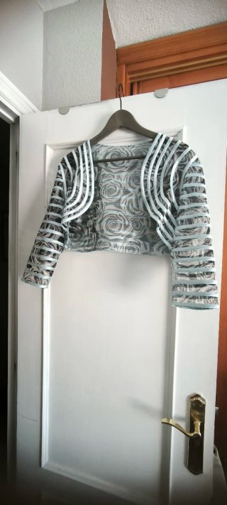 Vestido de fiesta con chaqueta