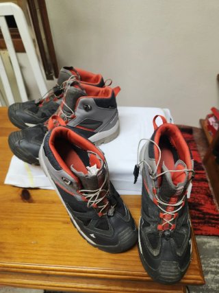 Dos Botas Montaña T.36 y 37 (2 pares)