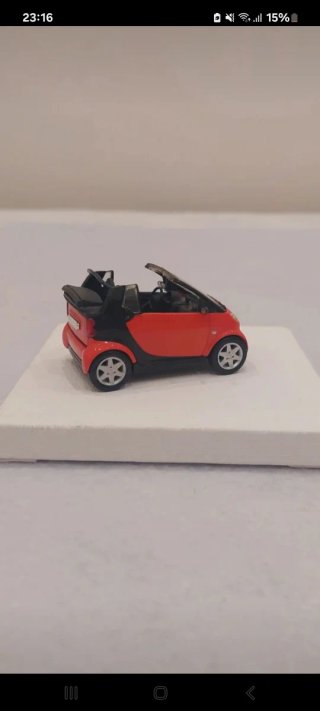 Modellino Smart Cabrio Rosso 1:43