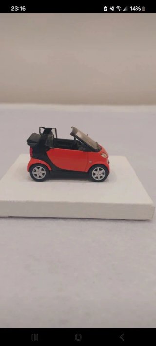 Modellino Smart Cabrio Rosso 1:43
