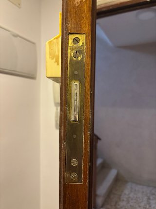 Puerta de entrada madera