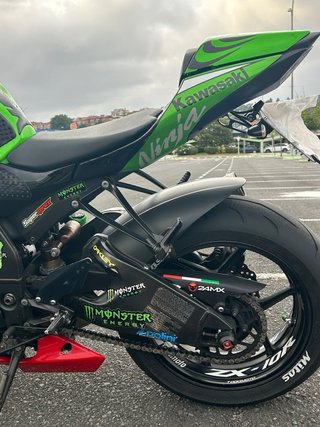 Kawasaki ZX10R Ninja Sportbike
