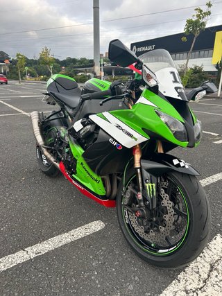 Kawasaki ZX10R Ninja Sportbike