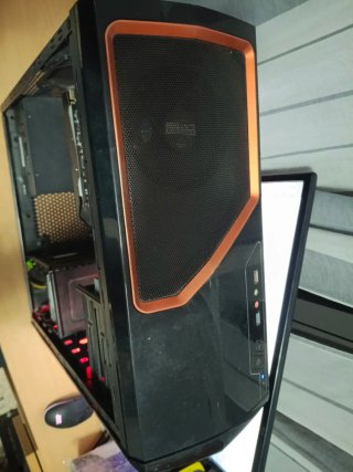 Caja PC Talius Gaming con luci LED rosse