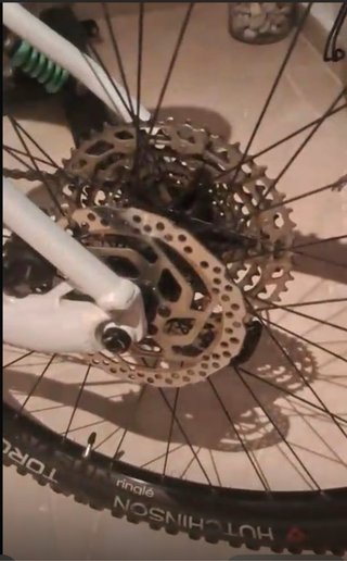 Bicicleta de montaña blanca