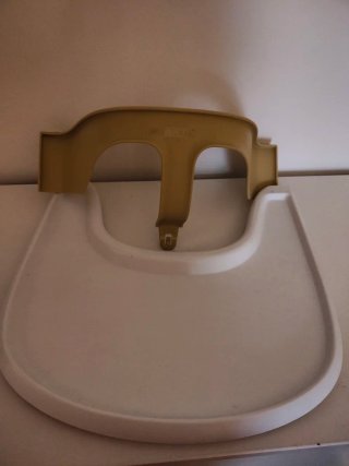 Bandeja y asiento trona Stokke